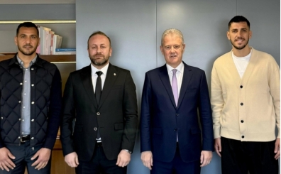 Altay'da ba�kan ve futbolcular Mahmut �zgener'le bulu�tu