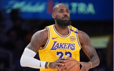 Shaq: 'LeBron, Lakers tarihinde partide ama sahnede de�il'