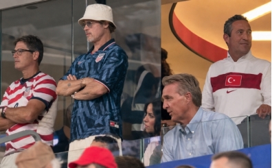 Ali Ko� ve Brad Pitt, T�rkiye-ABD ma��n� yan yana izledi!
