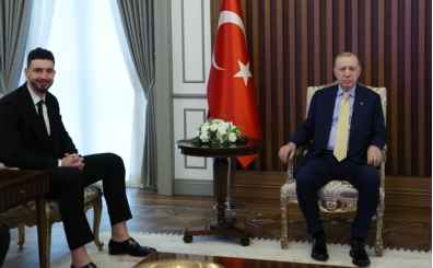 Cumhurba�kan� Erdo�an, milli basketbolcu Alperen �eng�n'� kabul etti