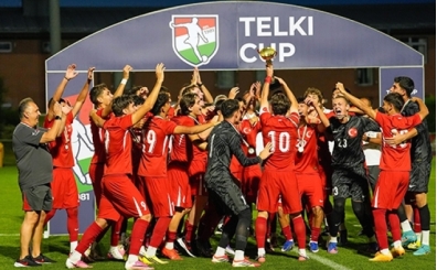 17 Ya� Alt� Milli Futbol Tak�m� �ampiyon oldu