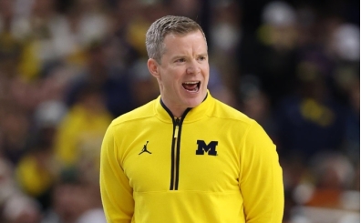 Mavericks, Michigan'�n �ampiyon ko�u Dusty May'i g�reve getiriyor