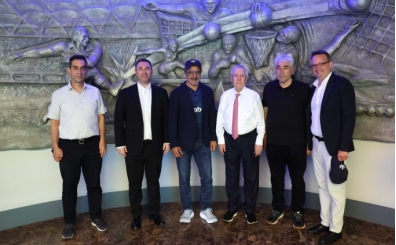Aziz Y�ld�r�m, Hamdi Ulukaya'y� a��rlad�