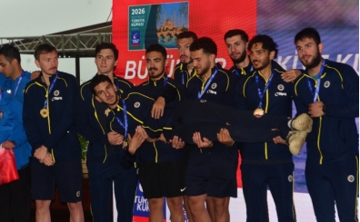 Fenerbah�e'den yelkende �ifte ba�ar�