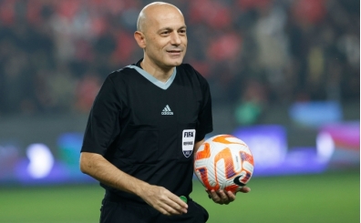C�neyt �ak�r: 'Yapt���m i�ten �ok mutluyum'