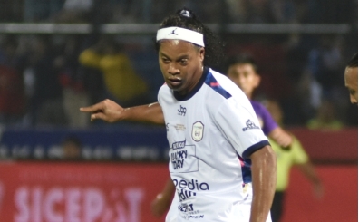 Ronaldinho 46 ya��nda futbola geri d�n�yor!