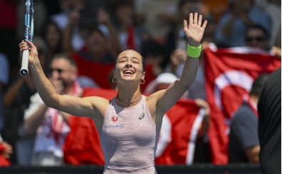 Milli Tenis�i Zeynep S�nmez: 'Putintseva ma� sonu tebrik etti'