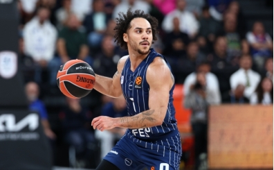 Anadolu Efes'e Shane Larkin'den k�t� haber!