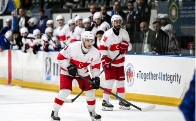 Buz Hokey Milli Tak�m�m�z, klasman y�kseldi