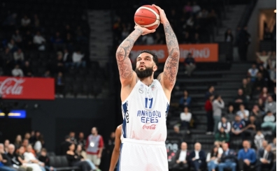 Anadolu Efes'te pivot Vincent Poirier, ameliyat edildi