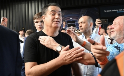 Acun Il�cal� kutlamalarda taraftara m�jdeyi verdi