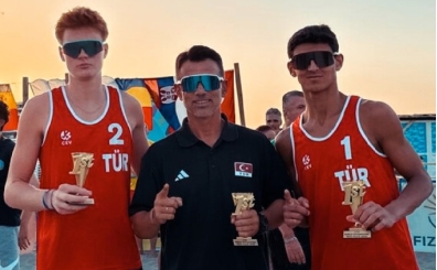 18 ya� alt� erkek plaj voleybolcular, Balkan �ampiyonu oldu