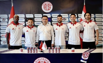 Antalyaspor'da 5 oyuncu birden imzalad�