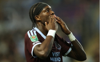 Aston Villa deplasmanda 3 golle turlad�