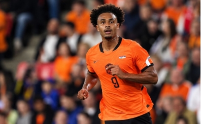 Hollanda evinde hata yapmad�: S�rbistan'� 2-1 ge�ti
