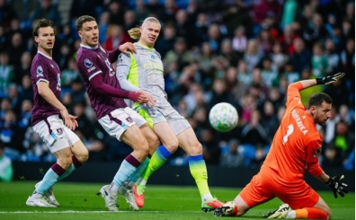 Manchester City lider oldu, Burnley k�me d��t�!