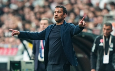 Liverpool'da Van Bronckhorst ile yollar ayr�ld�