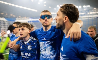Edin Dzeko, imza atmaya gitti