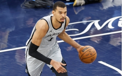 Spurs, Bucks'� yenerek �st �ste 8. galibiyetini ald�