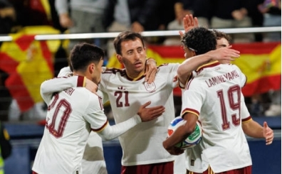 �spanya, S�rbistan kar��s�nda 3 golle g�ld�