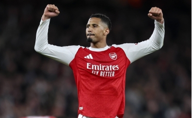 Arsenal, sahas�nda yar� final biletini kapt�!