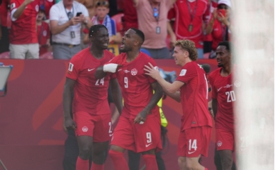 Cyle Larin tarihe ge�ti! Kanada ve Bosna Hersek yeni�emedi!