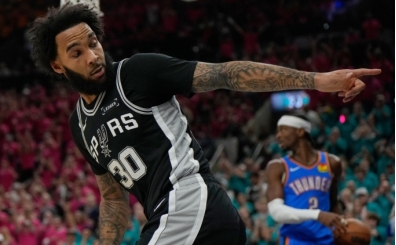 Julian Champagnie, 3 y�ll�k 45 milyon dolarl�k s�zle�meyle Spurs'te kald�