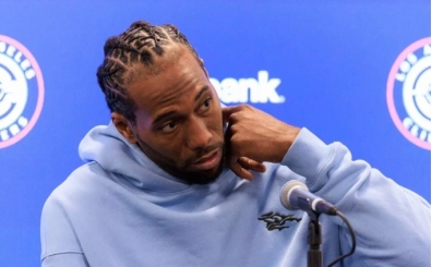 Kawhi Leonard, Raptors takas�n�n kamp �ncesinde resmile�mesini bekliyor