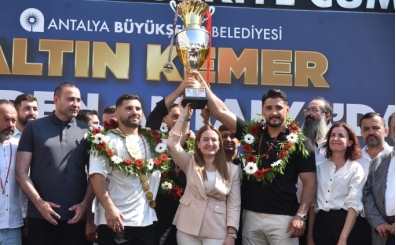 Ba�pehlivan Erkan Ta� Antalya'da co�kuyla kar��land�