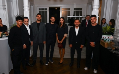 Galatasaray'da kriz iddialar�na foto�rafl� yan�t!