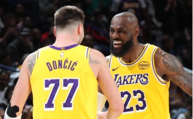 Lakers, LeBron ve Luka'n�n 60 say�l�k performans�yla Pelicans'� y�kt�