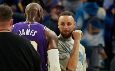 LeBron James, Stephen Curry rekabetini anlat�rken duyguland�