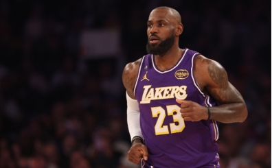 LeBron i�in maa� indirimi g�r��meleri ba�lad�; yeni s�zle�me bekleniyor