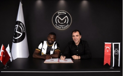 Manisa FK'dan 5 futbolcuya toplu imza