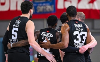 Be�ikta�'tan �rk�� pankarta tepki!