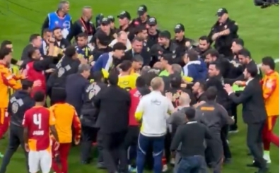 Derbi sonras� kavga ��kt�; polis ay�rd�!