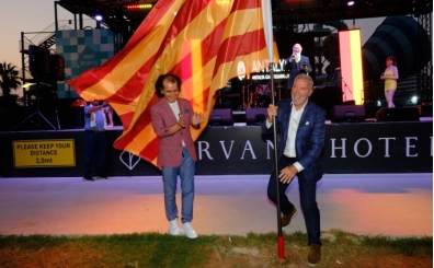 Galatasaray'�n �ampiyonluk kutlamas�nda Souness'ten sembolik hareket