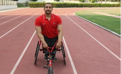 Fatih Kamuz'dan g�m�� madalya