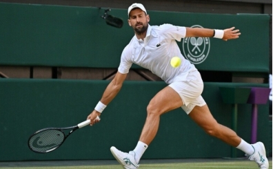 Novak Djokovic, Wimbledon'da yar� finale y�kseldi