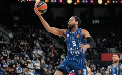 Anadolu Efes'e Baskonia engeli: EuroLeague'de hasret 6 ma�a ��kt�