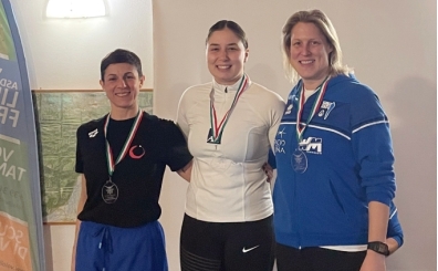 Bengisu Avc�'dan buzda �� alt�n