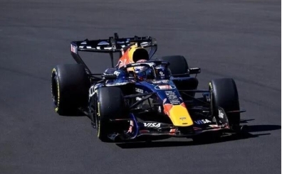 Singapur'da kazalarla dolu yarış: Verstappen kazandı!