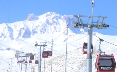 Kasımda yağan kar Erciyes'te kayak keyfi için geri sayımı başlattı