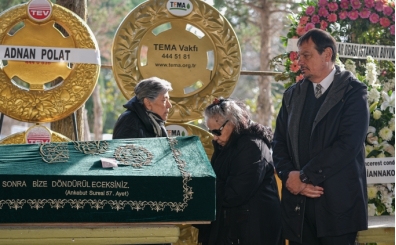 Ergin Ataman'�n annesi topra�a verildi