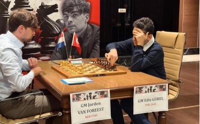Satranç oyuncuları Ediz Gürel ile Van Foreest arasındaki özel maçta beşinci oyun bitti