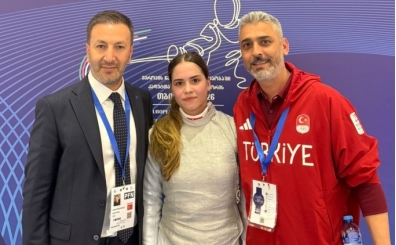 Milli eskrimci Alara Atmaca'dan altın madalya