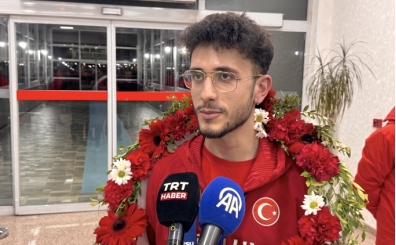 Furkan Akar, Erzurum'da çiçeklerle karşılandı!