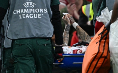 Liverpool, Noa Lang sonrası reklam panolarını değiştirdi!