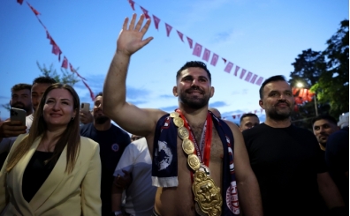 Başpehlivan Erkan Taş: 'Çocukluk hayalimi gerçekleştirdim'