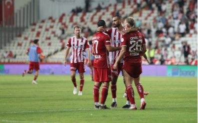 7 gollü maçta Antalyaspor, Keçiörengücü'nü yıktı